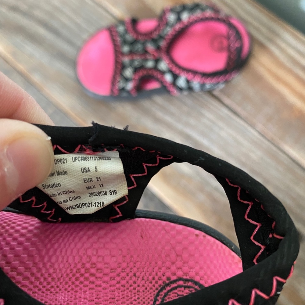 Sandals - Picture 2 of 3